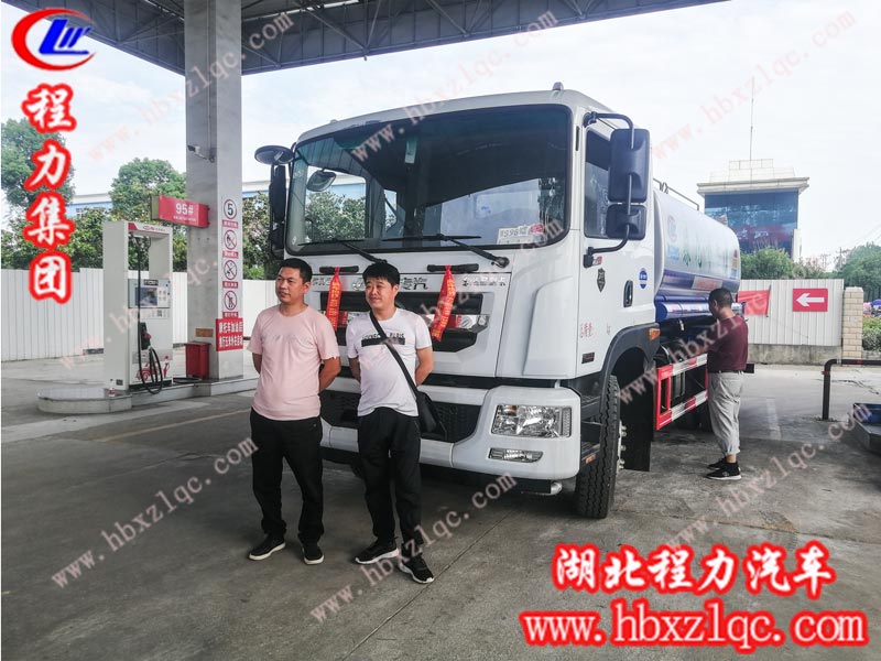 2019/05/31 鄭州吳總、唐總在程力專用汽車股份有限公司自提一輛12方東風D9噴霧車，單號26729