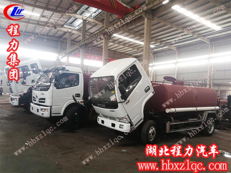 程力專用汽車股份有限公司灑水車披上華麗外衣，榮登閃亮舞臺
