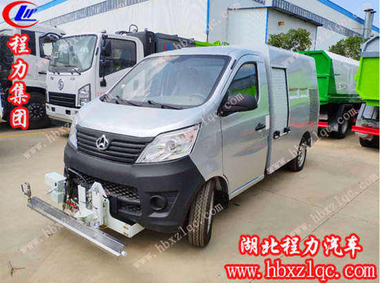 湖北程力專用汽車有限公司長安路面養(yǎng)護(hù)車做城市環(huán)境好幫手！