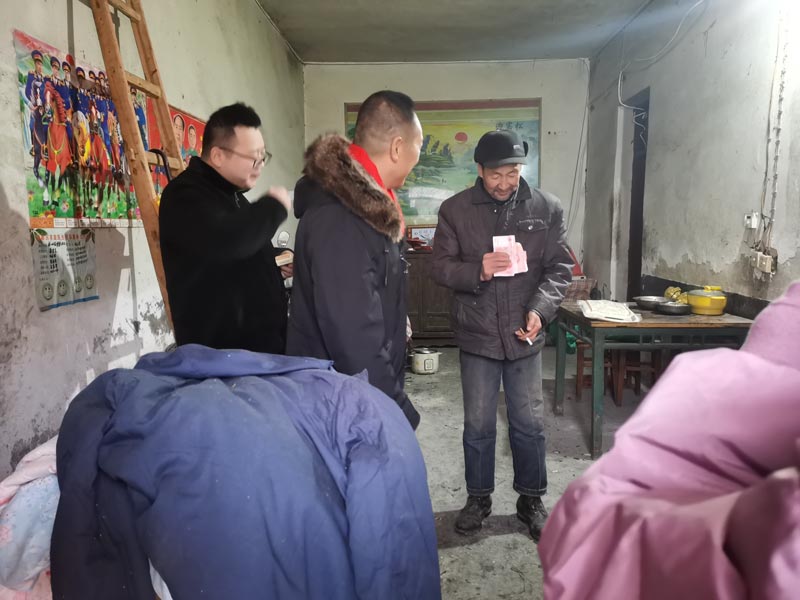 情系扶貧，湖北程力馬旭東馬主管帶領(lǐng)員工春節(jié)慰問送溫暖