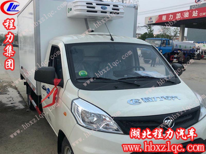 福田祥菱v1冷藏車(chē)，車(chē)頭尖頭設(shè)計(jì)