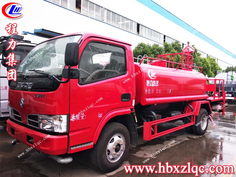東風(fēng)多功能灑水車環(huán)衛(wèi)小能手，道路因你而美麗