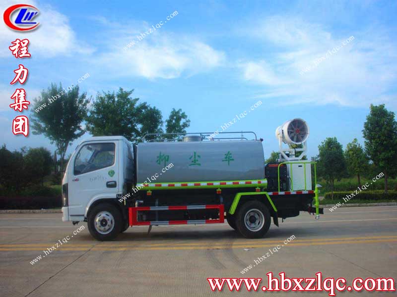 天很藍(lán)，車很好，湖北程力集團(tuán)東風(fēng)福瑞卡抑塵車一車兩用