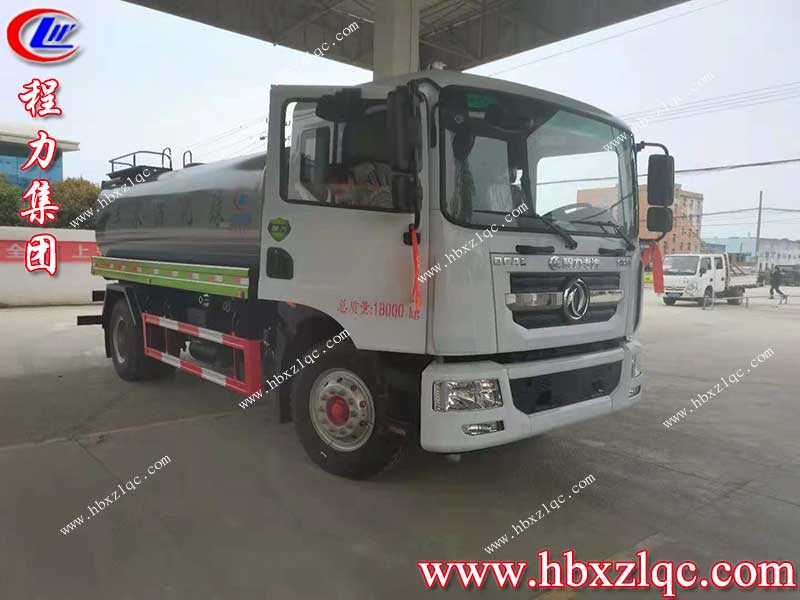 程力集團(tuán)東風(fēng)D9灑水車發(fā)車了，山東濰坊客戶夫妻倆開上愛車回家啦